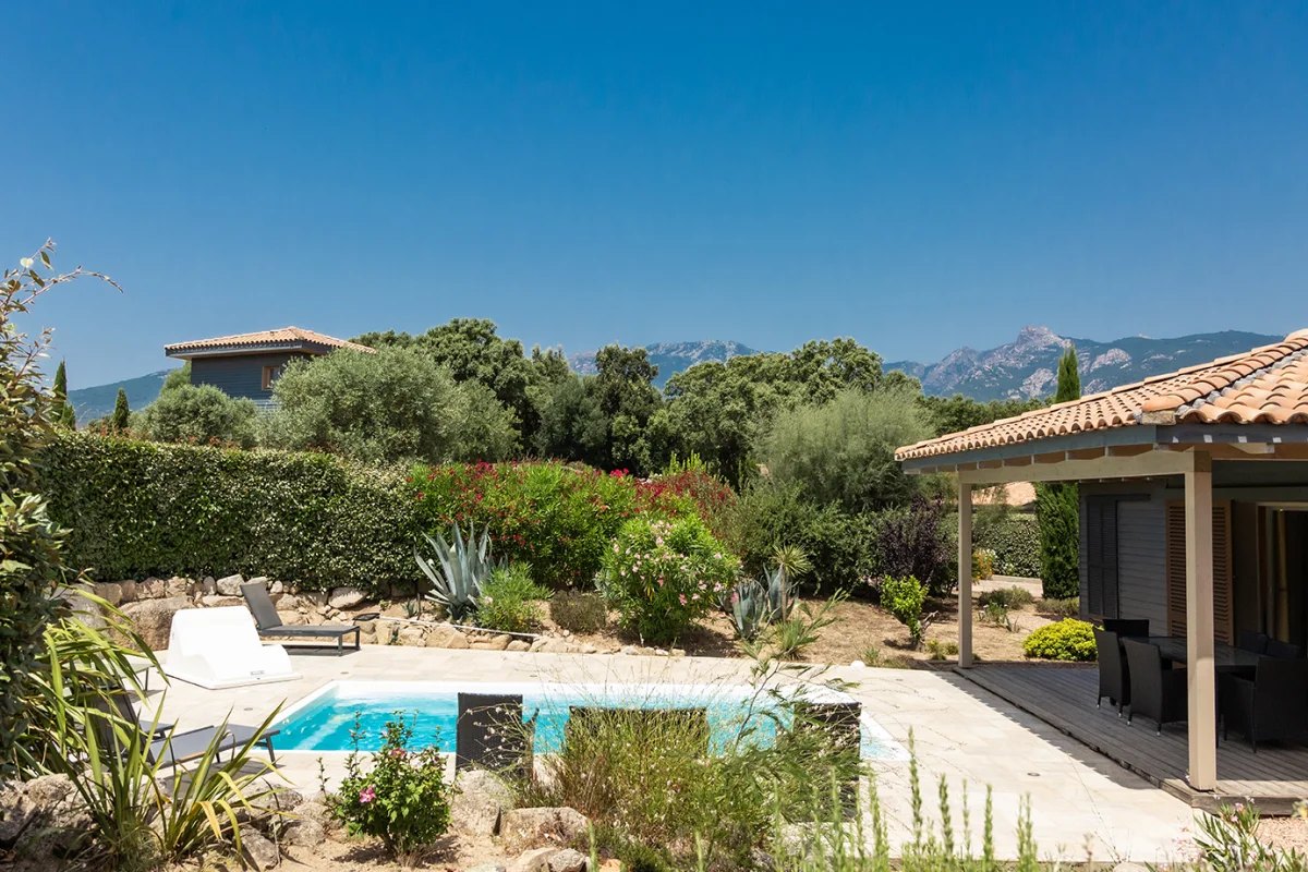 Les Chênes Lièges — pool mountains, villa with a private pool in Figari