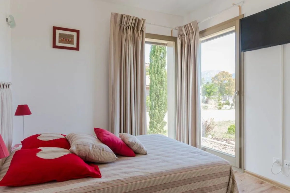 Les Chênes Lièges — bedroom double 2, villa with a private pool in Figari