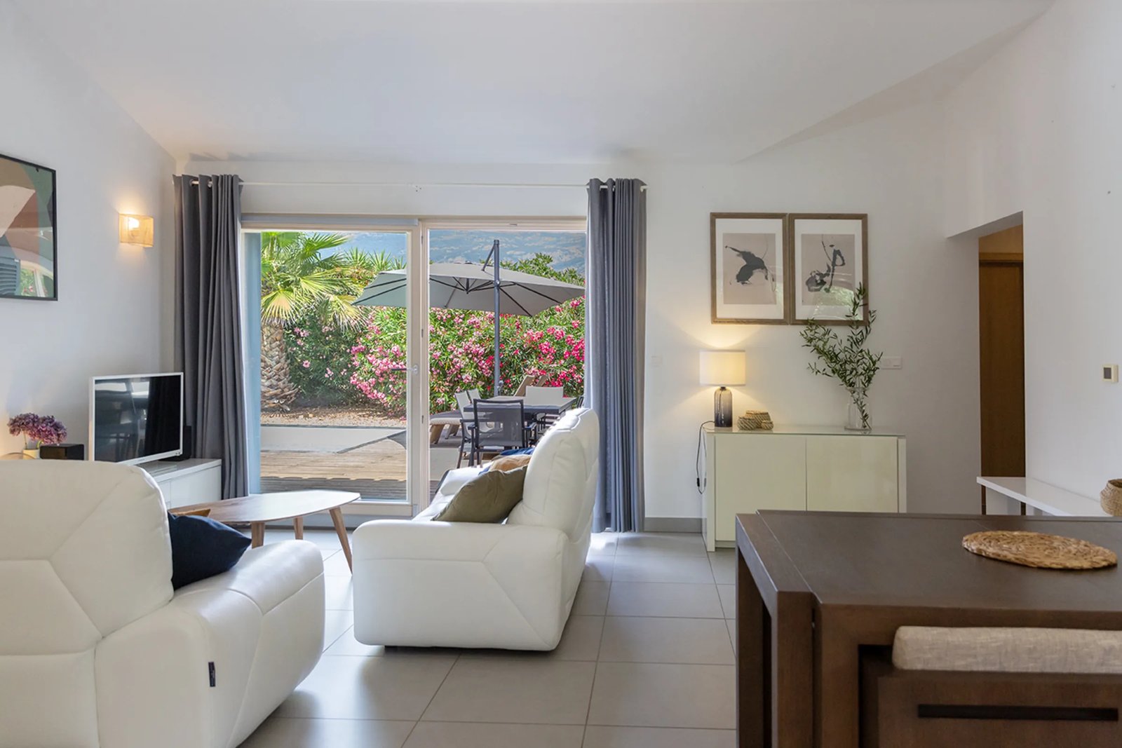 Les Myrtes — living room, villa with a private pool in Figari
