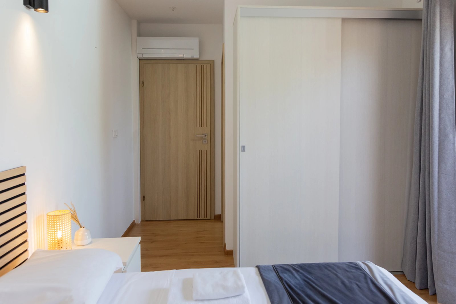 Les Myrtes — bedroom storage, villa with a private pool in Figari