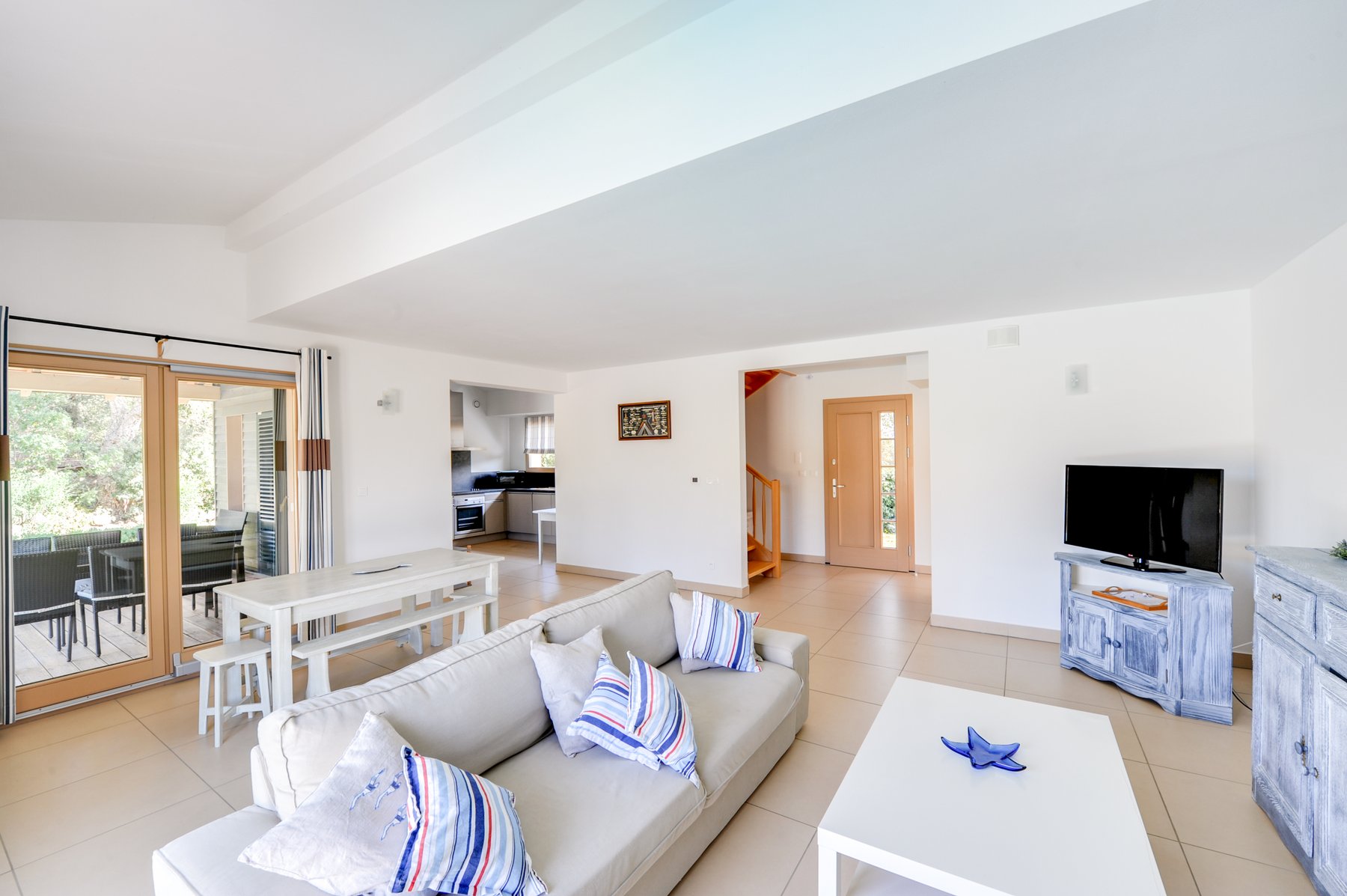 Les Oliviers — kitchen, villa with a private pool in Figari