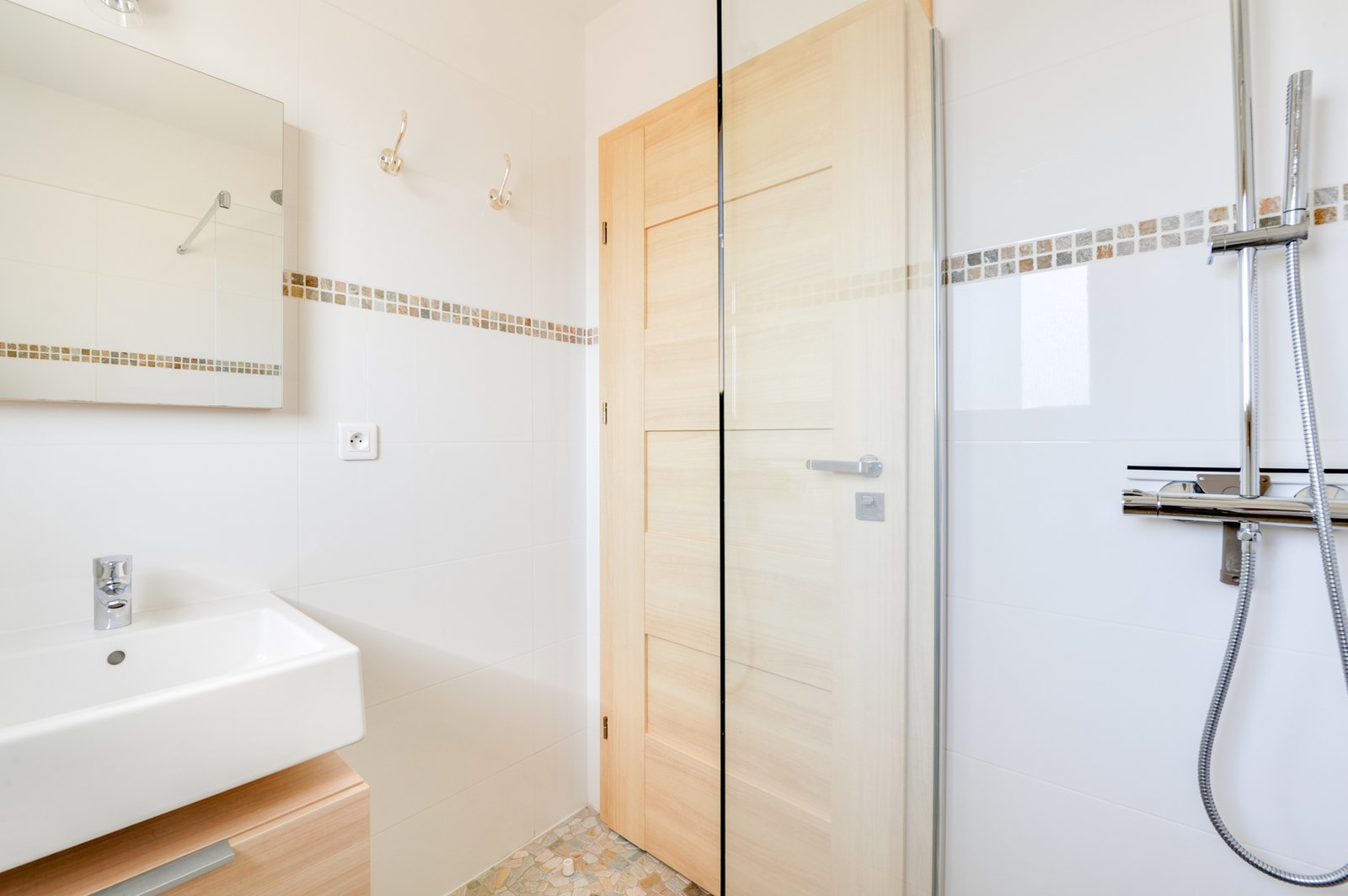 Les Oliviers — room shower room, villa with a private pool in Figari