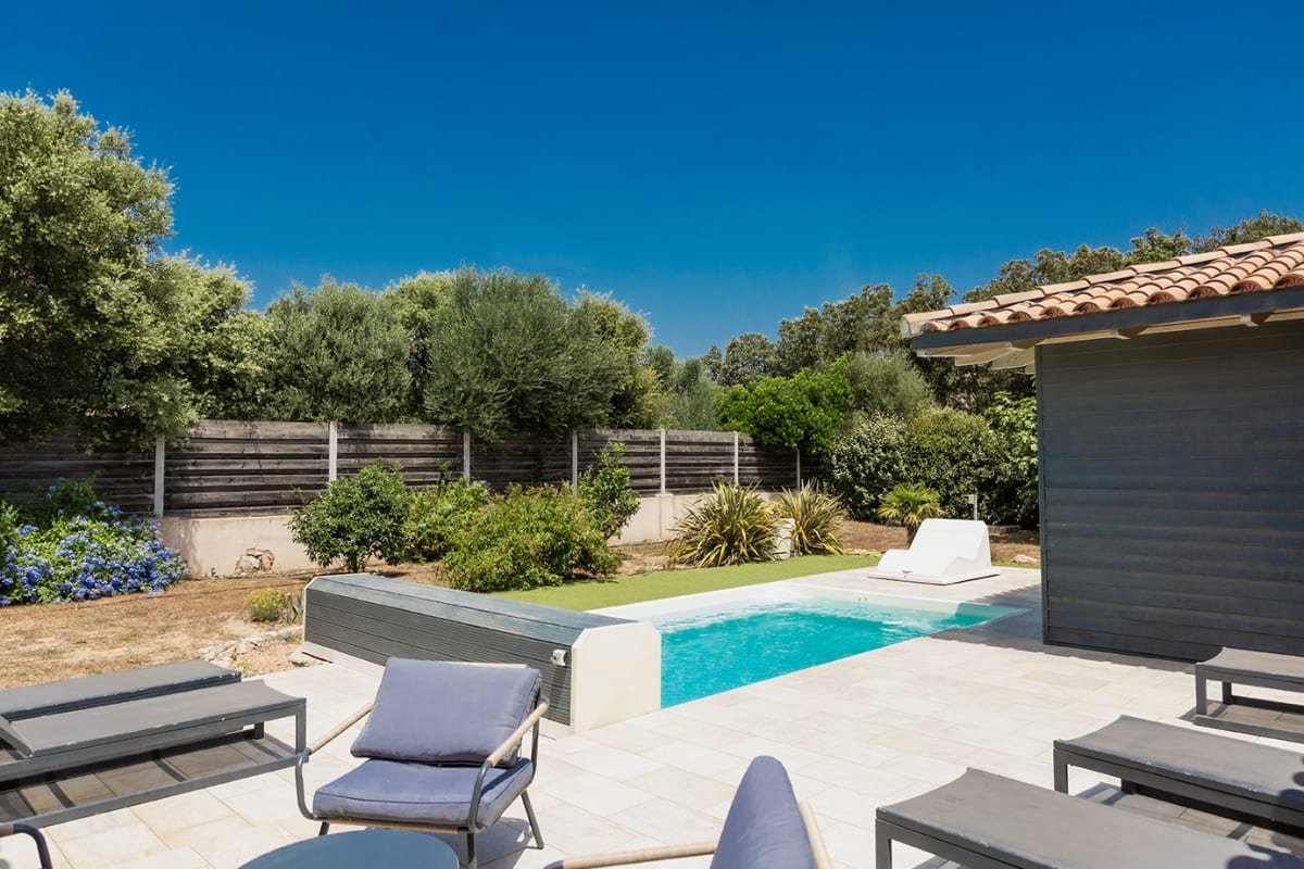 Les Orangers — pool sun loungers, villa with a private pool in Figari